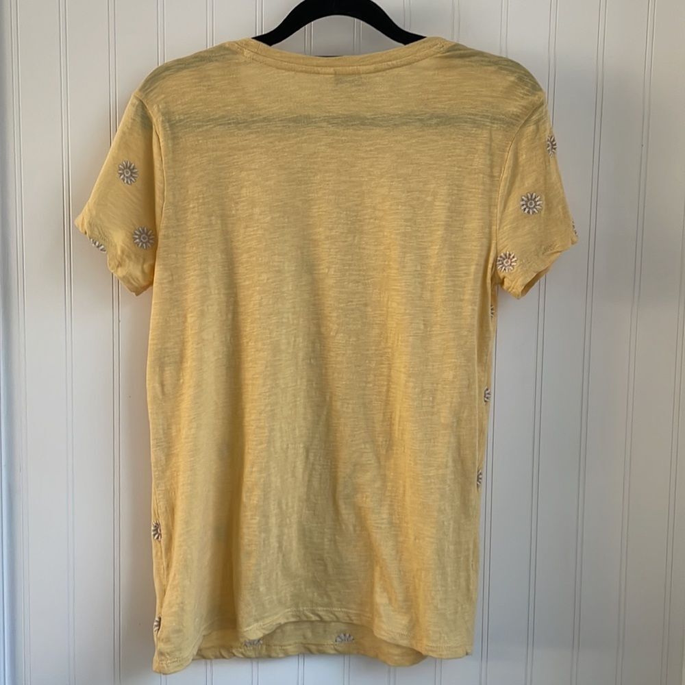 LUCKY BRAND Yellow Embroidered Daisy Short Sleeve Women’s Tee 100% Cotton Size S - Picture 4 of 12